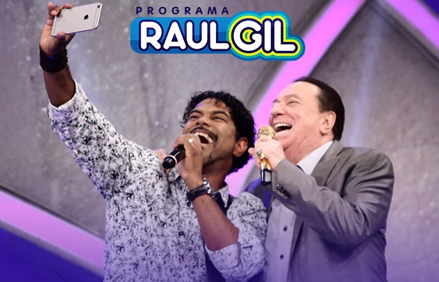Raul Gil faz homenagem para cantor e compositor Ton Carfi neste sábado (11)  - SBT