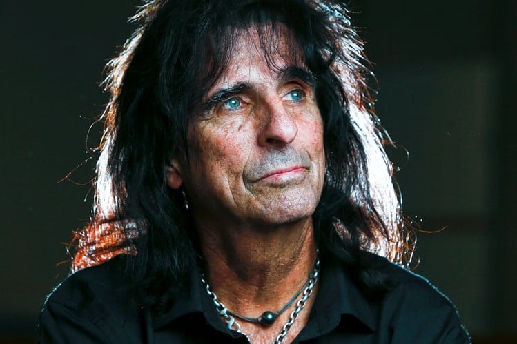 Roqueiro Alice Cooper fala sobre sua vida após conversão ao