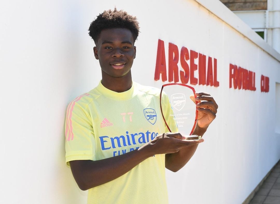 Mundo de desporto - Bukayo Saka eleito novamente como jogador inglês do  ano! O avançado Bukayo Saka, de 22 anos, foi eleito o melhor jogador  masculino de Inglaterra pelo segundo ano consecutivo