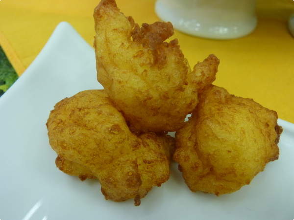Bolinho de chuva com queijo