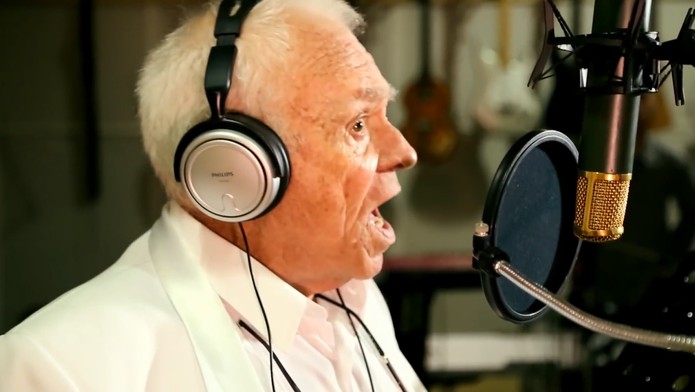 O narrador Silvio Luiz é a nova voz do Waze 