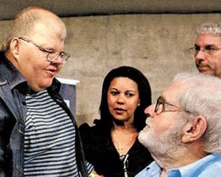 Rafael em encontro com o pai durante lançamento 