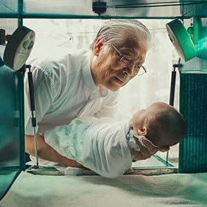 Documentário Sobre pastor que salvou Bebês abandonados estreia em 2015, nos EUA; assista ao trailer