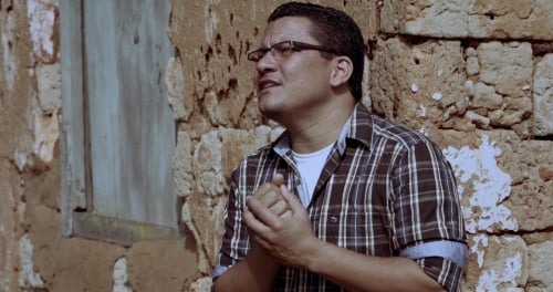 Geraldo Guimarães lança  o clipe da canção "Deus Acima De Tudo"; assista