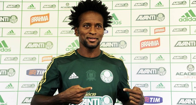Zé Roberto em entrevista coletiva em apresentação ao Palmeiras