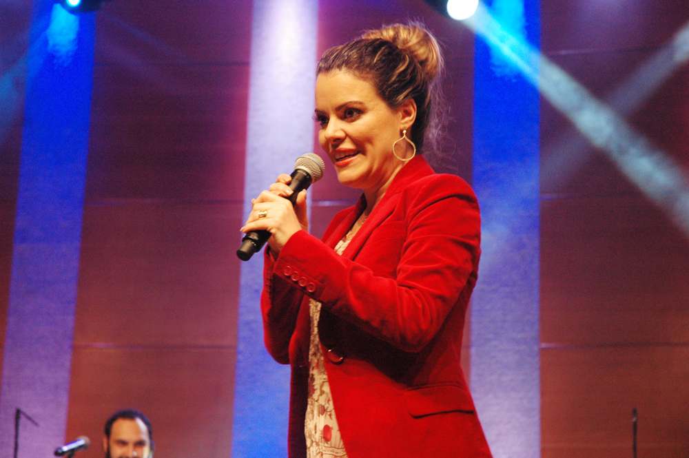 Ana Paula Valadão fala sobre intercessão na gravação do novo DVD ...