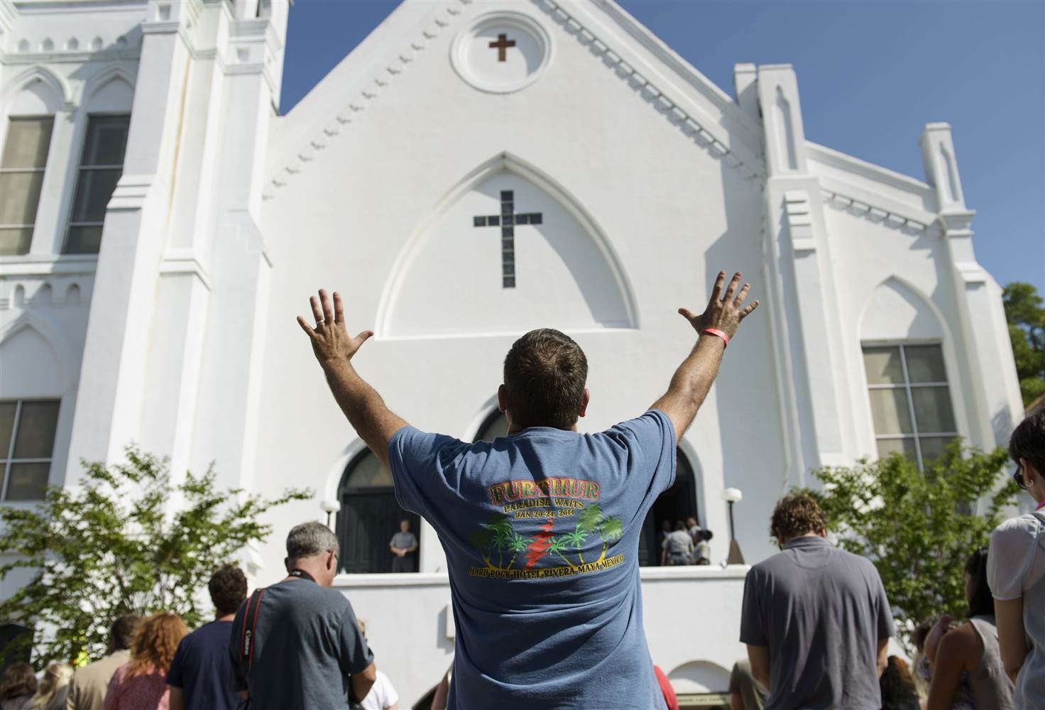 Primeiro culto na igreja Emanuel African Methodist Episcopal desde o assassinato dos membros. (Foto: Brendan Smialowski/AFP)