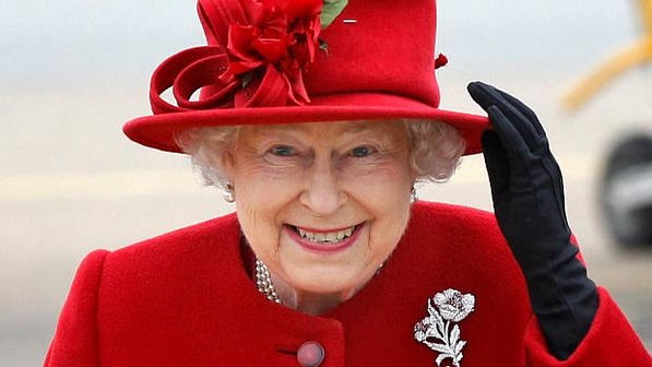 A rainha é Governadora Suprema da Igreja da Inglaterra, que se opõe fortemente ao casamento gay (Foto: reuters)