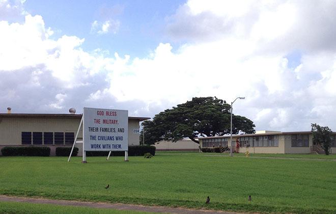 O letreiro leva inscrito a mensagem: "Deus abençoe os militares, suas famílias e os civis que trabalham com eles". (Foto: Americas Freedom Fighters)