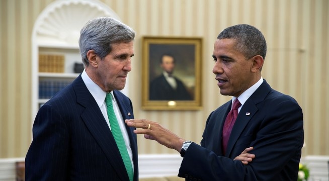 John Kerry (à esquerda) é o Secretário de Estado nomeado pelo presidente Barack Obama (à direita). Ambos têm sido pressionados para se posicionar sobre o genocídio que os cristãos estão sofrendo no Oriente Médio. (Foto: Casa Branca)