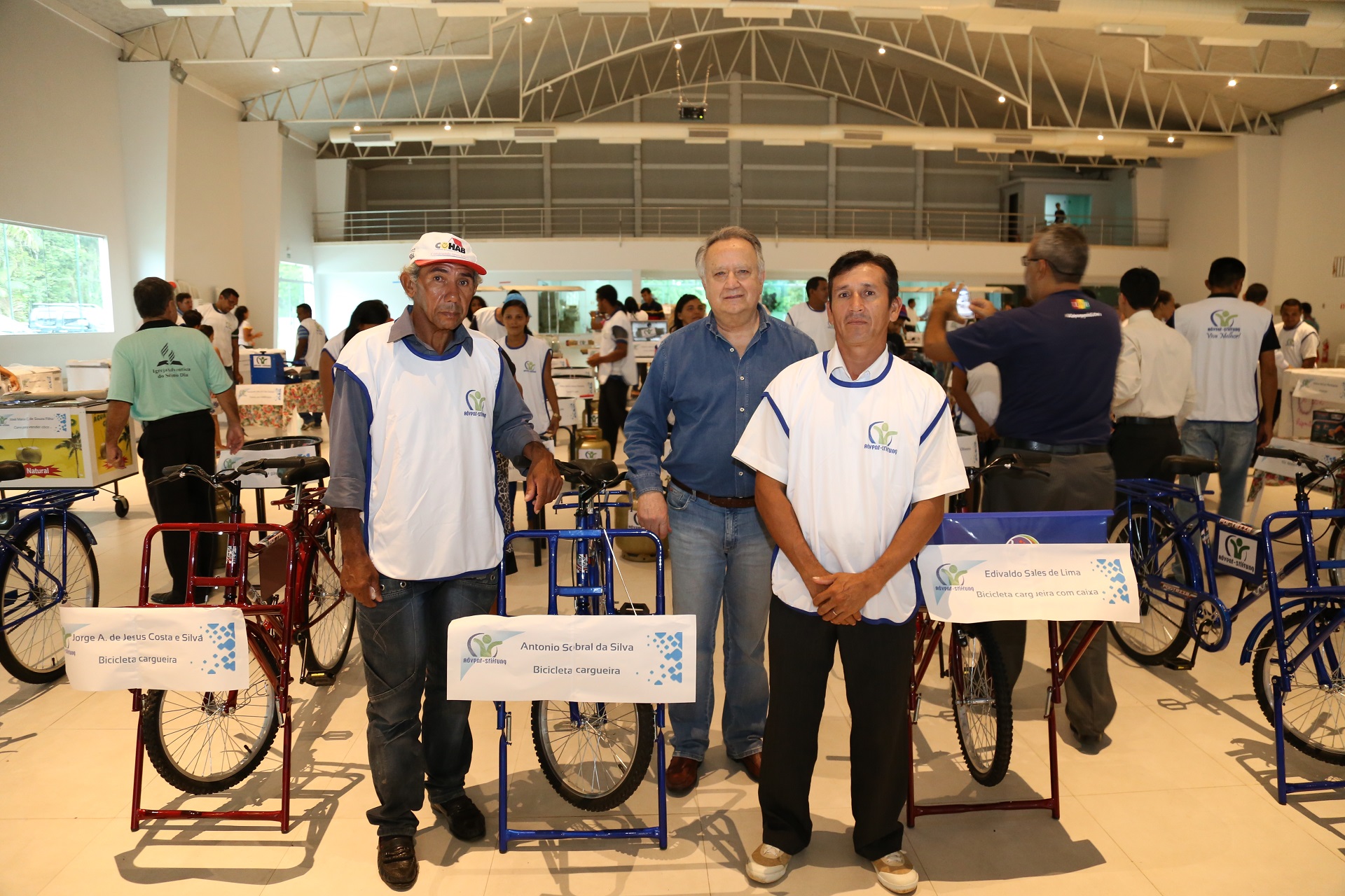 Os beneficiados receberam, além de equipamentos específicos para cada área de trabalho, uma aula de empreendedorismo. (Foto: ASN).