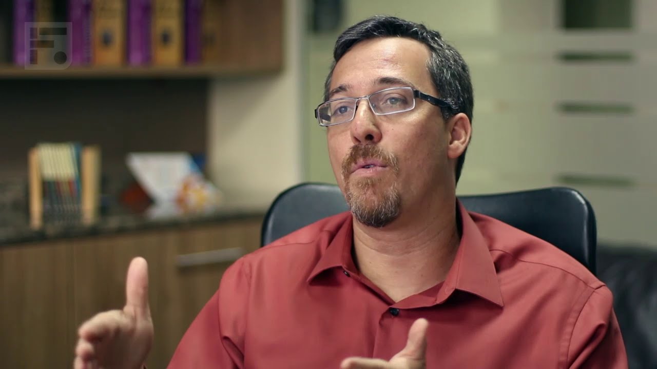 "Não amar a igreja seria dizer que eu amo a cristo, mas eu não tolero, não suporto a sua noiva", disse o pastor. (Foto: Reprodução/YouTube).