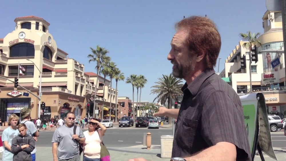 Ray Comfort é evangelista e cientista criacionista, apresentador do programa de TV "O Caminho do Mestre". (Imagem: Youtube)