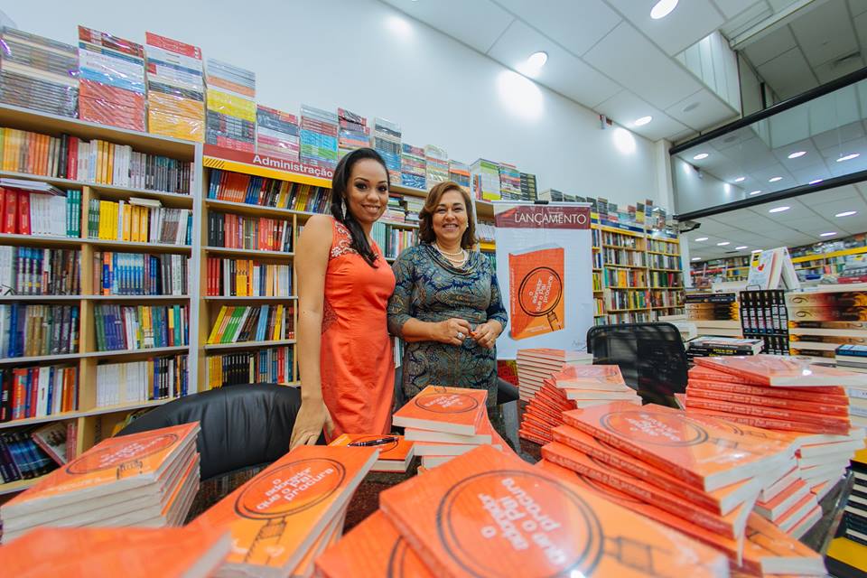 As autoras Christine Hael e Monica B. Bonze refletem sobre a verdadeira adoração. (Foto: Reprodução/Facebook)