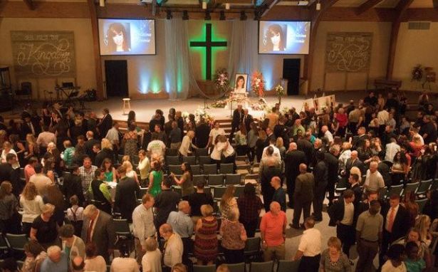 O culto memorial para Christina Grimmie aconteceu em sua igreja casa em Nova Jersey. (Foto: Reuters).