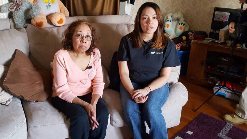 Julia e Denyce, avó e mãe de Ryu Pena, que morreu aos 4 anos. (Foto: Beth McDonough/KSTP)