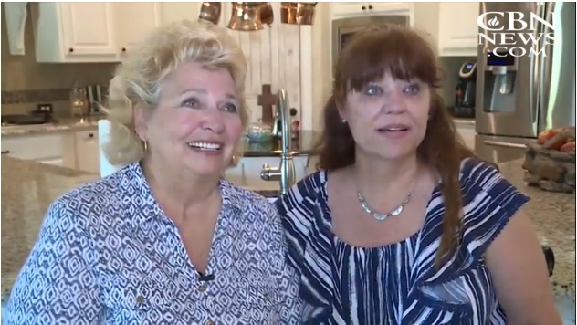 Donna Pavey (esquerda) e Sharon Glidden (direita), mãe e filha, respectivamente. (Imagem: CBN News)