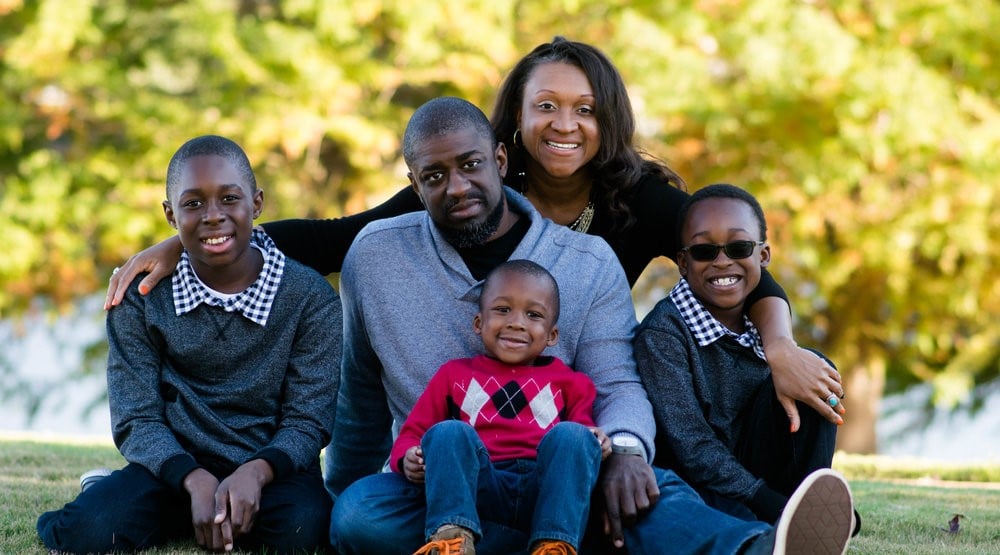 Pastor Lamar Hardwick, esposa e filhos. (Foto: New Community Church)