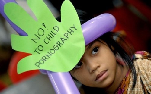 Mais de 300 crianças são resgatadas após polícia fechar site de