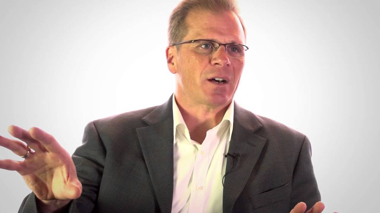 Frank Turek afirma que mesmo em momentos ruins, Deus está acompanhando os seus. (Foto: Reprodução).