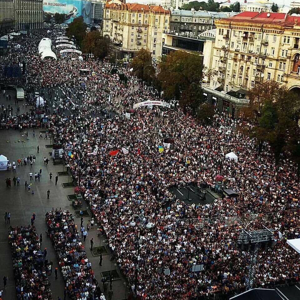 Cerca de 500 mil evangélicos se reuniram na praça central de Kiev, capital da Ucrânia. (Foto: Reprodução/Facebook/Mission Eurasia)