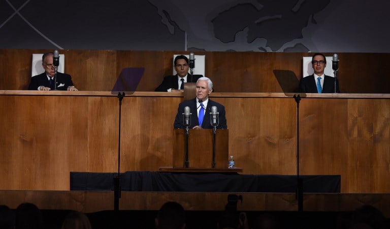 Vice-presidente dos Estados Unidos, Mike Pence, em discurso no Queens Museum, em Nova York. (Foto: AFP/Timothy A. Clary)