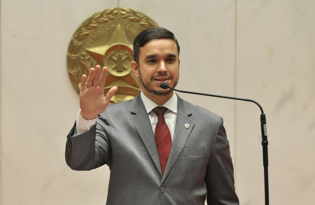 Léo Portela é deputado estadual, professor e pastor. (Foto: Reprodução).