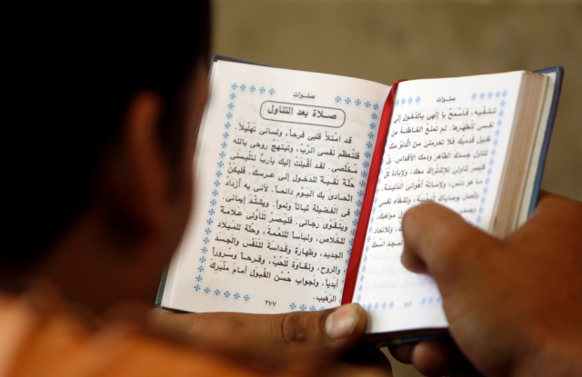 Missionários se reúnem para trabalhar na tradução de Bíblias. (Foto: Wycliffe Associates)