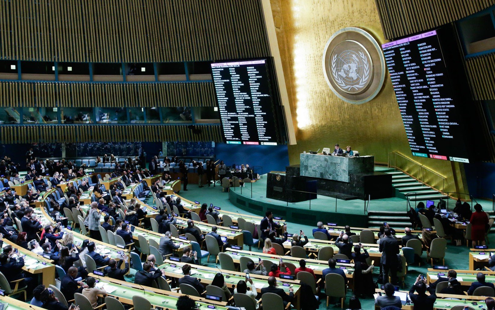 ONU expõe em painel, resultado da votação sobre a declaração oficial que rejeita o reconhecimento de Jerusalém como capital oficial de Israel. (Foto: AFP) 