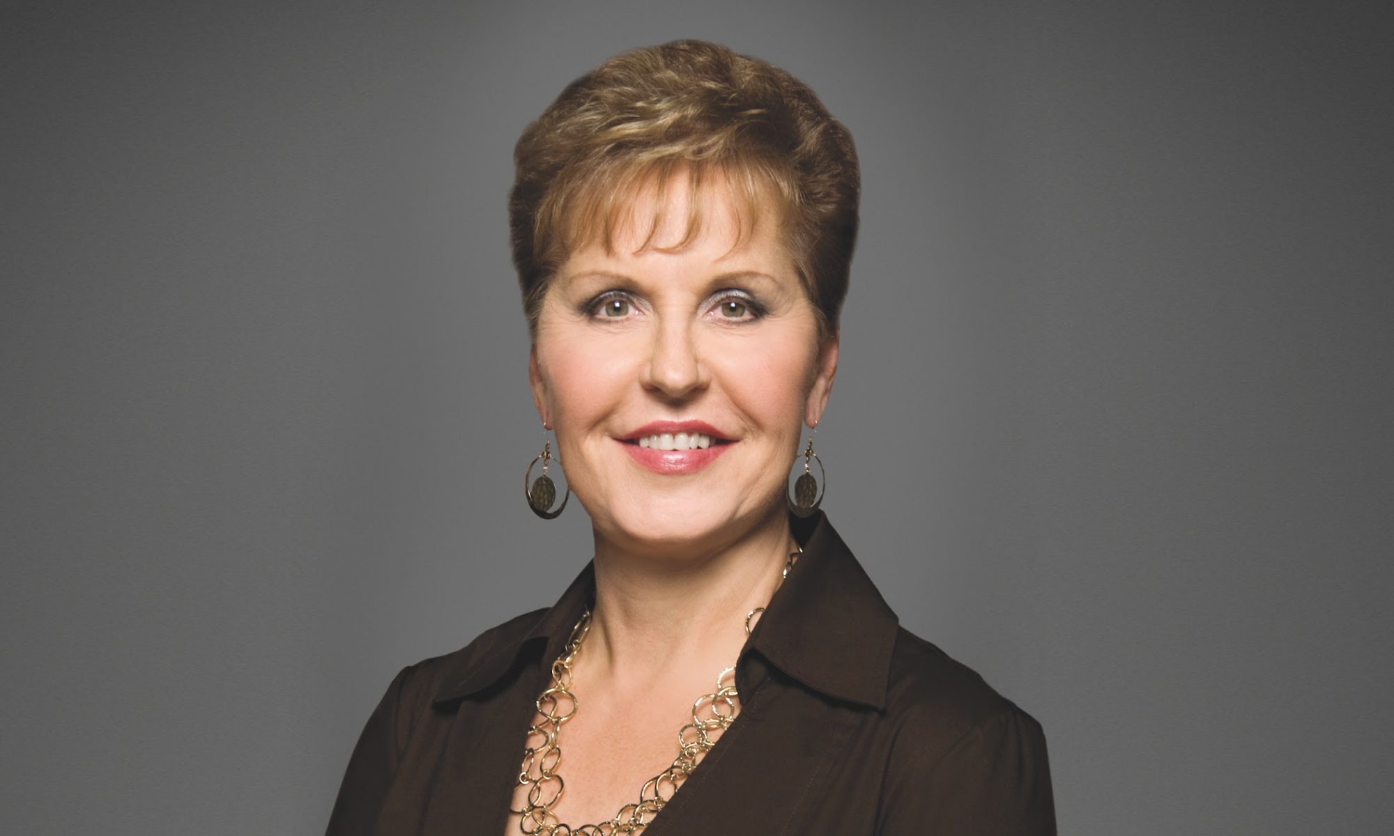 Joyce Meyer ressalta a importância de enfrentar os medos quando o diabo tentar impedir seu crescimento. (Foto: Reprodução).