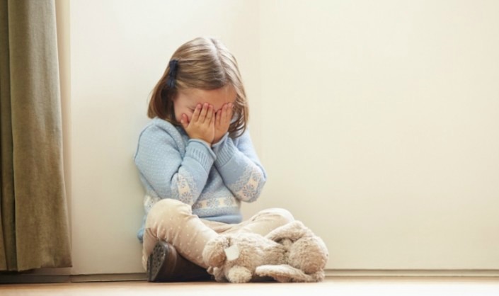 John Stonestreet mostra fortes evidências sobre os perigos do tratamento em crianças, causando traumas físicos e psicológicos. (Foto: Reprodução).