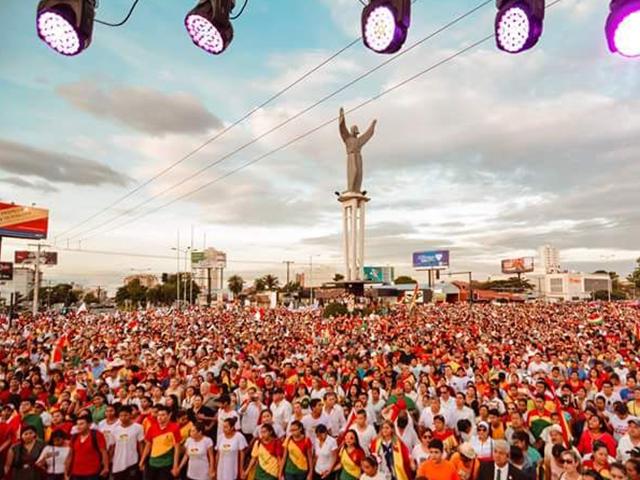 Milhares foram às ruas da Bolívia para declarar que Jesus é o Senhor da nação.(Foto: ANDEB)