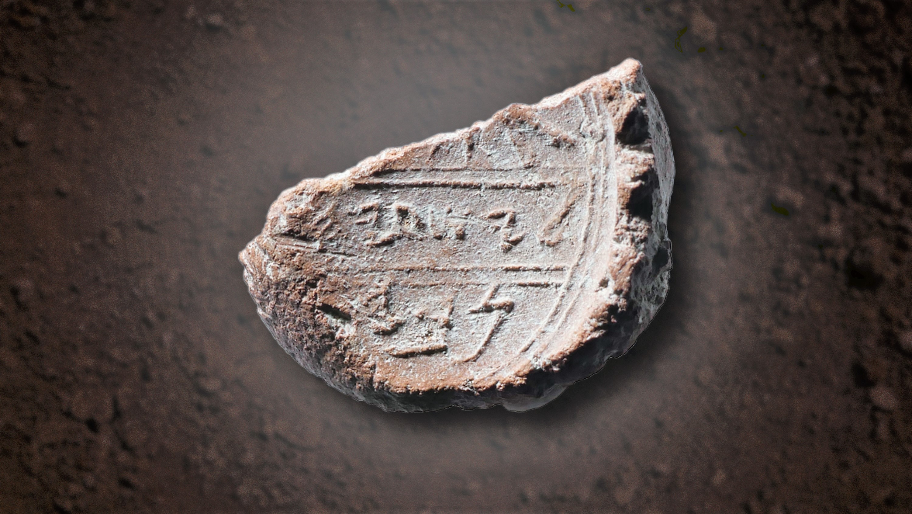 Pedra encontrada por arqueólogos seria a 'form' usada pelo profeta Isaías para selar seus documentos e escritos. (Foto: The Trumpet)