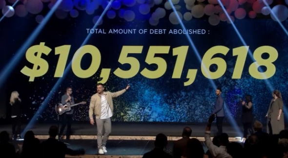 A Igreja Covenant se localiza no Texas e ajudou mais de 4 mil famílias, doando US$ 100 mil para cada. (Foto: COVENANTCHURCH.ORG)