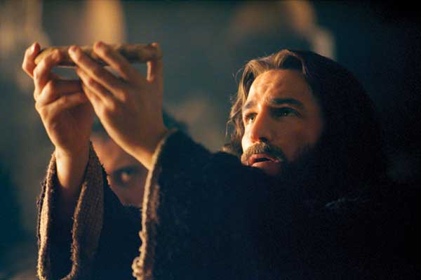 Cena da celebração da última ceia, no filme "A Paixão de Cristo", de Mel Gibson. (Imagem: Youtube)