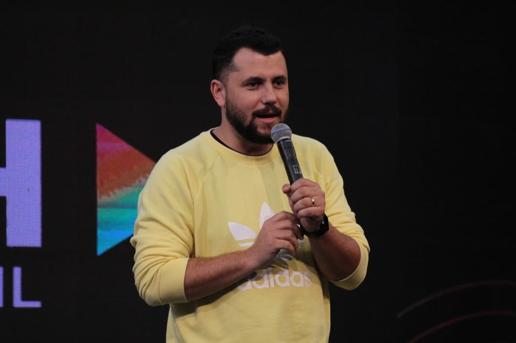 Flavinho explica que é impossível liderar vidas sem um relacionamento bíblico com elas. (Foto: Lagoinha)