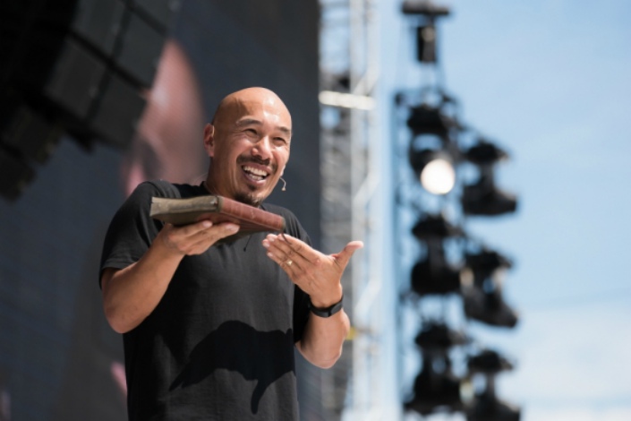 Pastor Francis Chan lembra como os cristãos perseguidos reagiram quando conheceram a realidade da nossa igreja. (Foto: Reprodução)