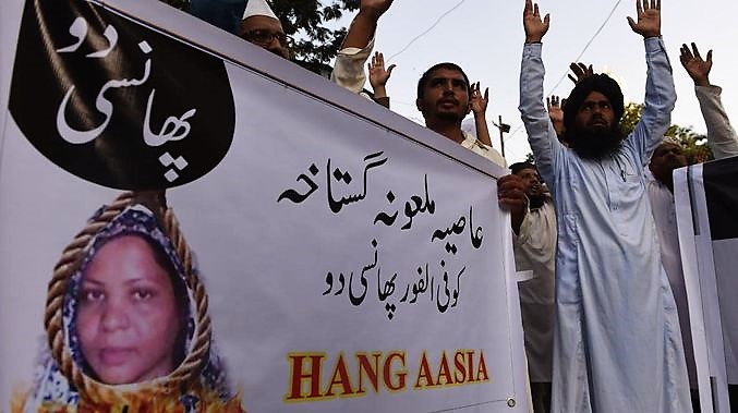 Muçulmanos exigem que Asia Bibi seja enforcada. (Foto: Sunshine Coast Daily)