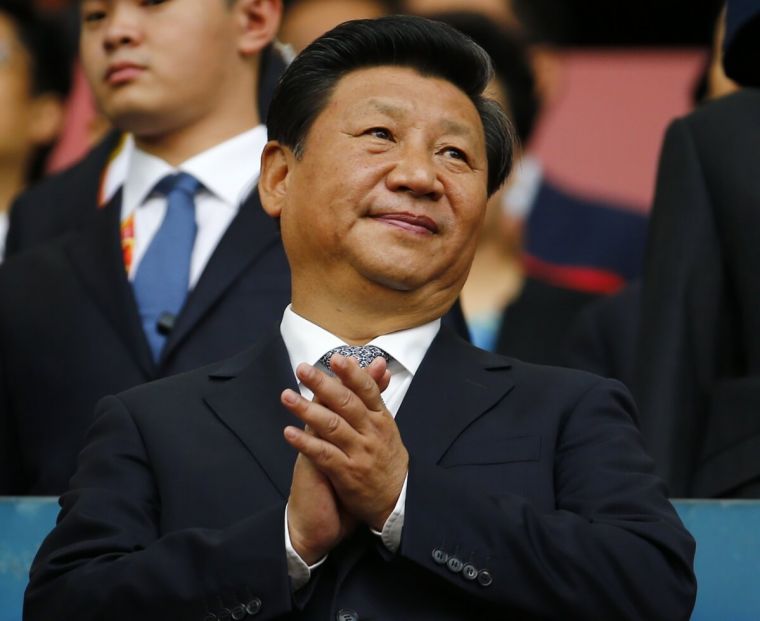 Presidente Xi Jinping tenta reformular o cristianismo conforme ideologia chinesa. (Foto: Reuters)