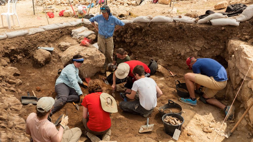 Arqueólogos escavam a área de Siló, região citada na Bíblia como o local da divisão das 12 tribos de Israel. (Foto: CBN News)