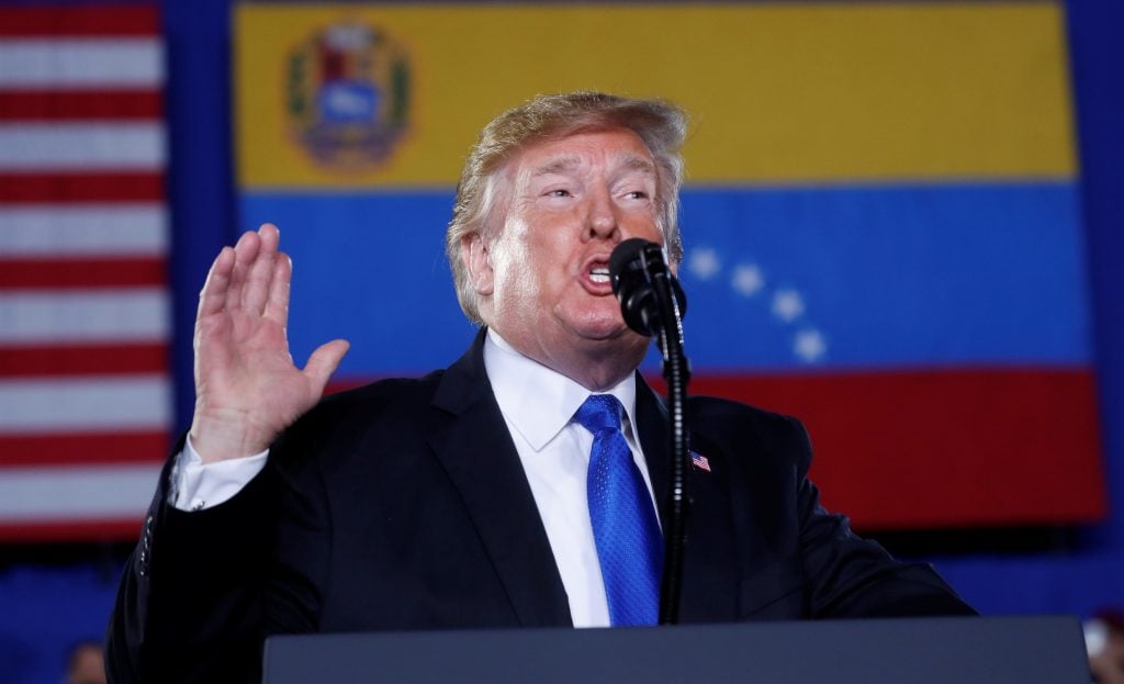 Presidente dos EUA, Donald Trump, fala sobre a crise na Venezuela durante uma visita à Universidade Internacional da Flórida em Miami. (Foto: Reuters/Kevin Lamarque)