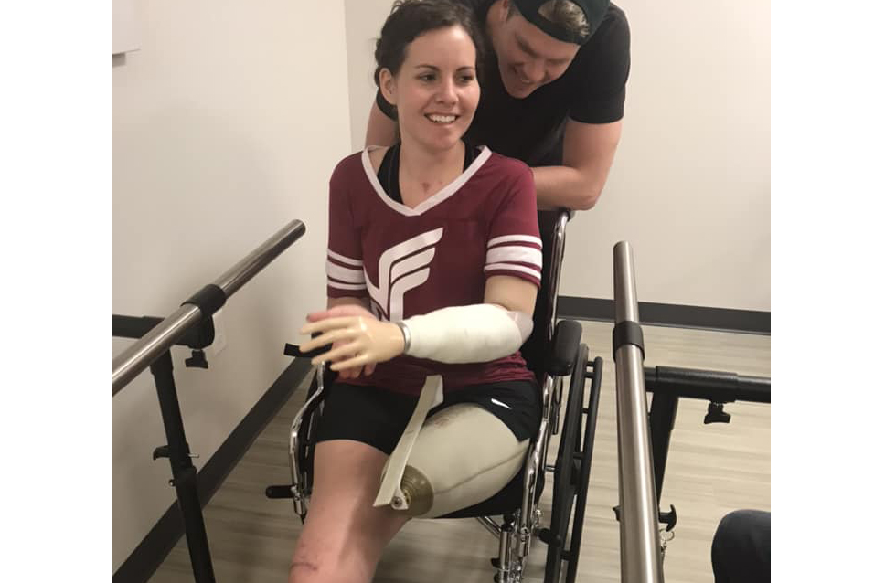 Kaylene Murphy perdeu os membros após sofrer um acidente durante escalada com o namorado, Josh. (Foto: Reprodução/Facebook)