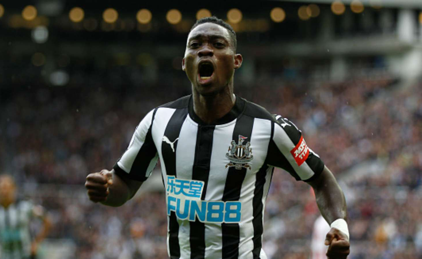 Christian Atsu, meio-campista do Newcastle, da Inglaterra. (Foto: Reprodução/Getty)