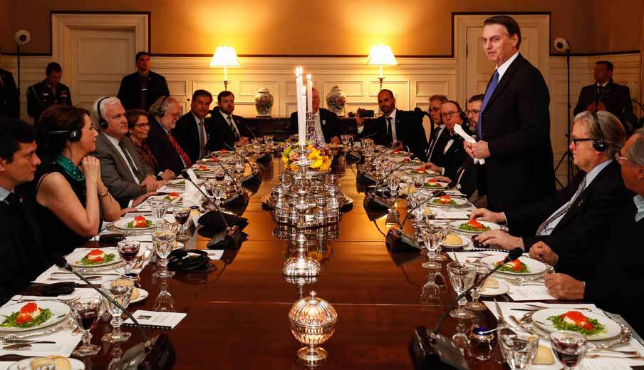 Presidente Bolsonaro discursa durante jantar em Washington, nos Estados Unidos. (Foto: Alan Santos/Presidência da República)