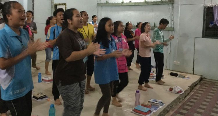 Jovens cristãos participam de curso ministrado pela Portas Abertas, na Malásia. (Foto: Portas Abertas)