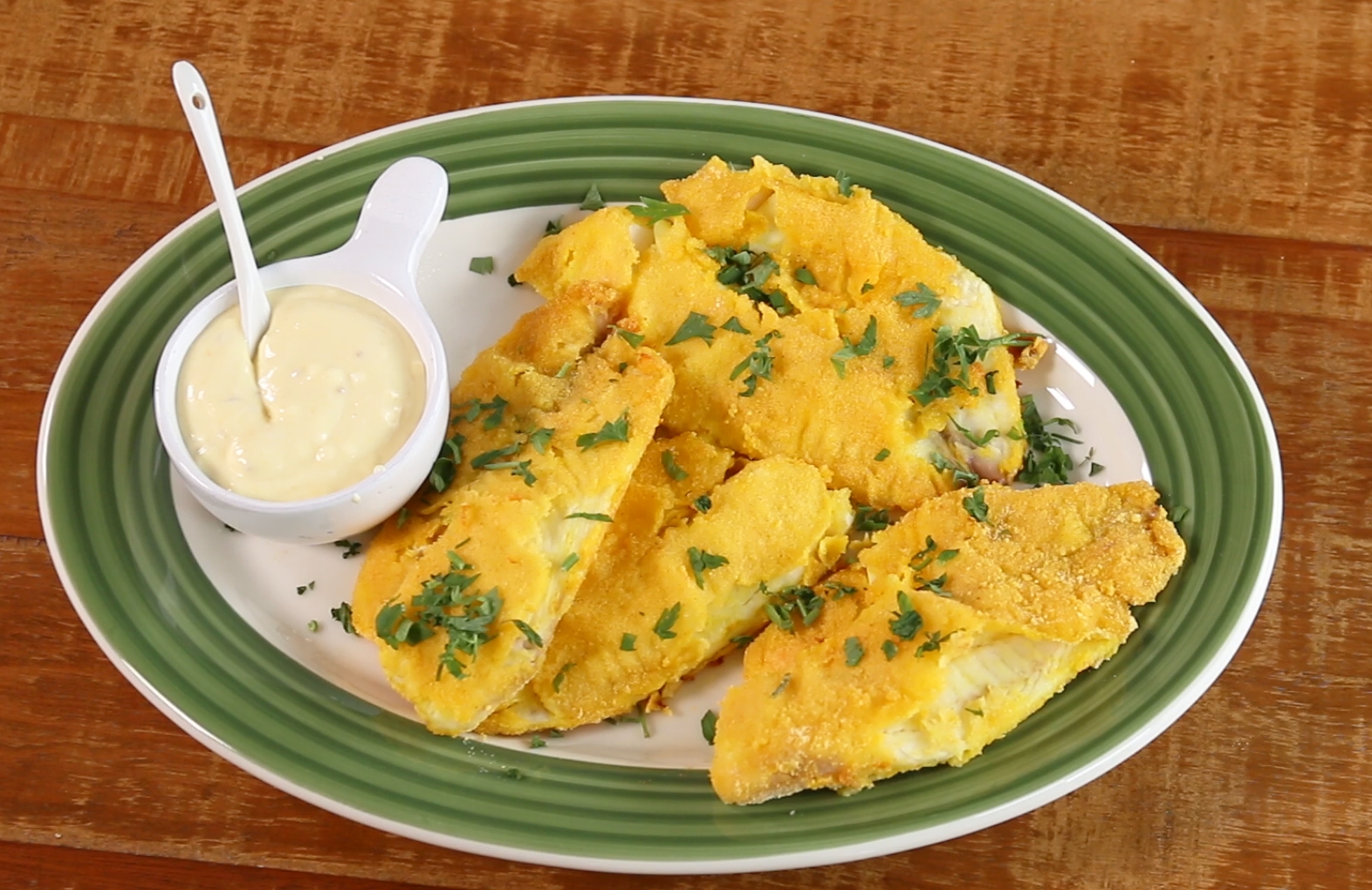 Tilápia empanada com molho de mostarda Guiame