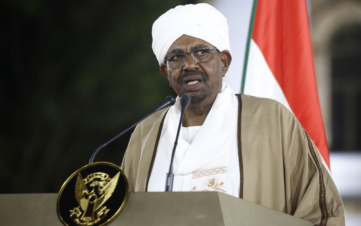 Omar al-Bashir durante um pronunciamento à nação sudanesa. (Foto: Ashraf Shazly/AFP)