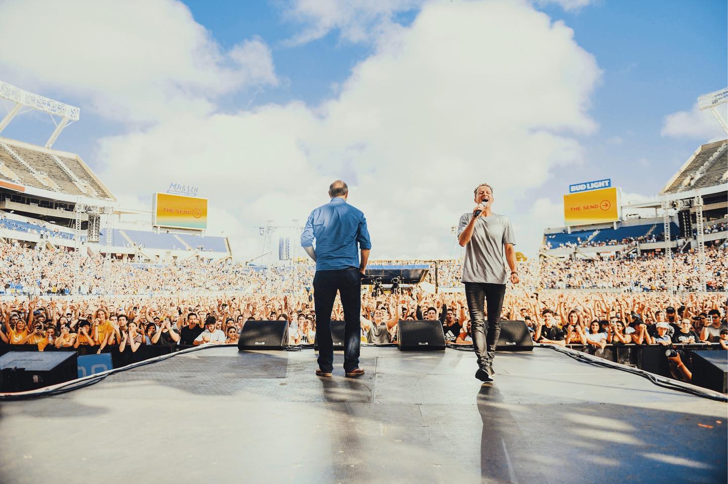 Pastores Lou Engle e Andy Byrd, da JOCUM, no The Send em Orlando, nos EUA. (Foto: The Send)