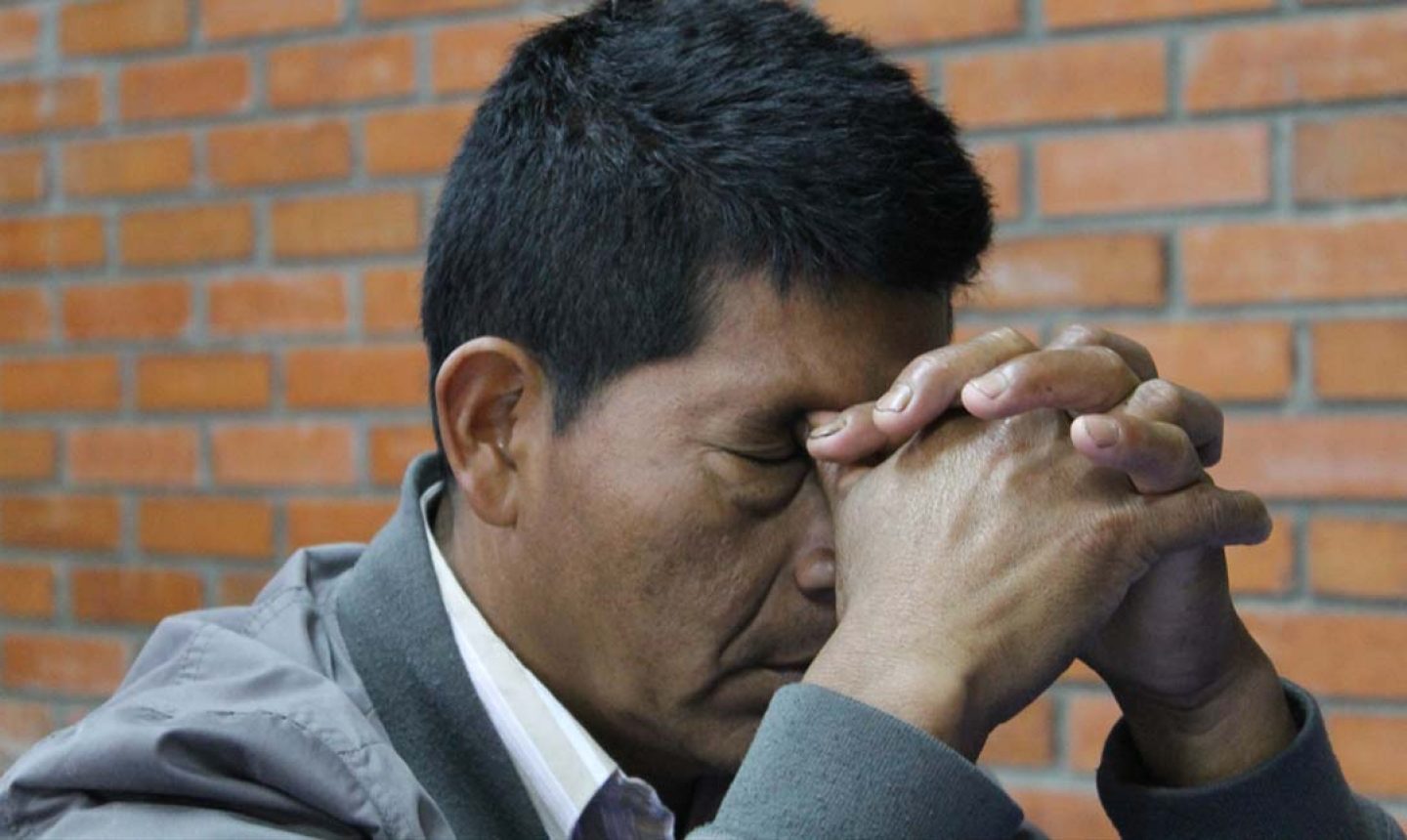 Pastor colombiano sofre ameaças de criminosos que atacam igrejas. (Foto: Reprodução/Portas Abertas)