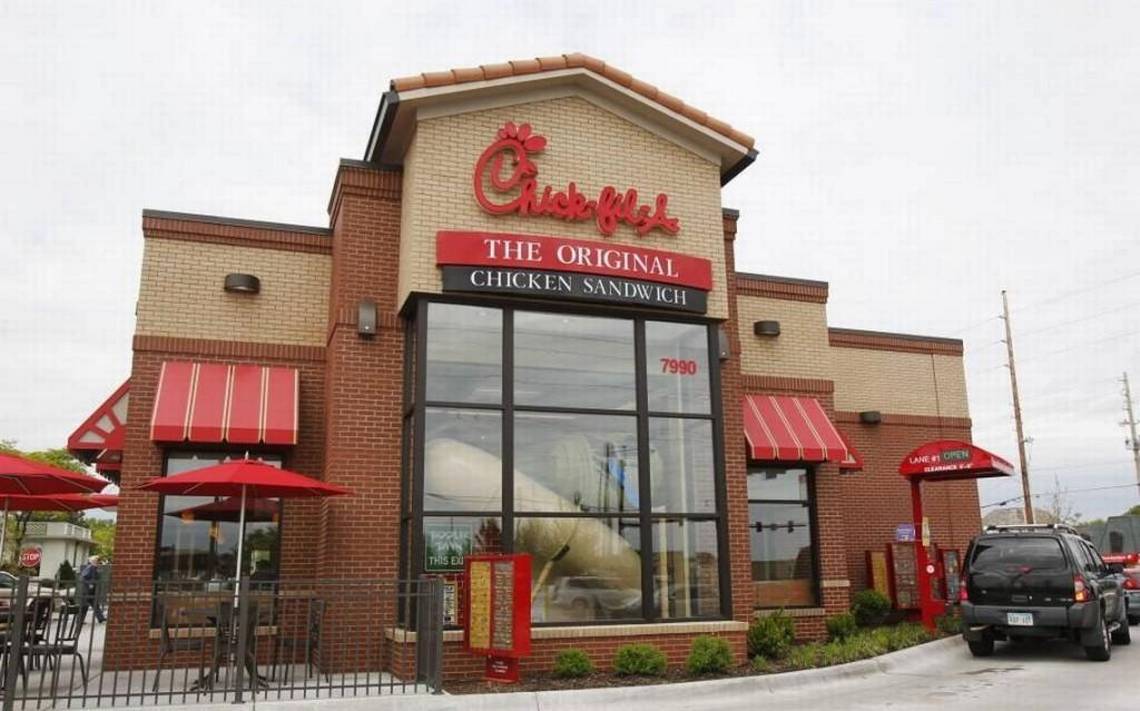 A rede de fast-food Chick-Fil-A deixa claro que seu objetivo corporativo é "glorificar a Deus, sendo um administrador fiel de tudo o que lhes é confiado" (Foto: Kansas.com)